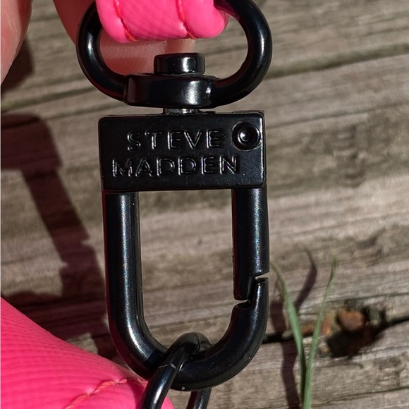 Hot pink clutch - Picture 8 of 8